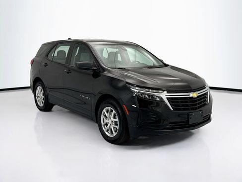 Used 2023 Chevrolet Equinox LS FWD image 3