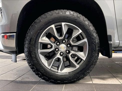 Used 2023 Chevrolet Silverado 1500 LT w/ Z71 Off-Road Package AWD/4WD image 7