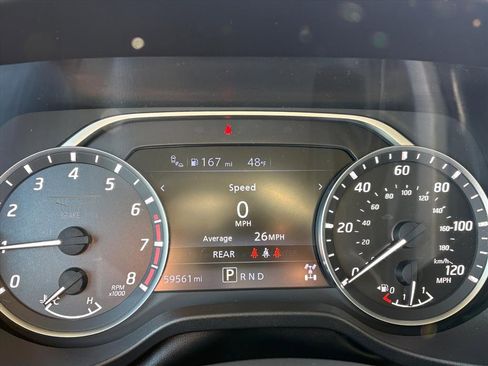 Used 2024 Nissan Titan SV w/ SV Convenience Package image 11