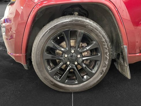 Used 2018 Jeep Grand Cherokee Altitude AWD/4WD image 14