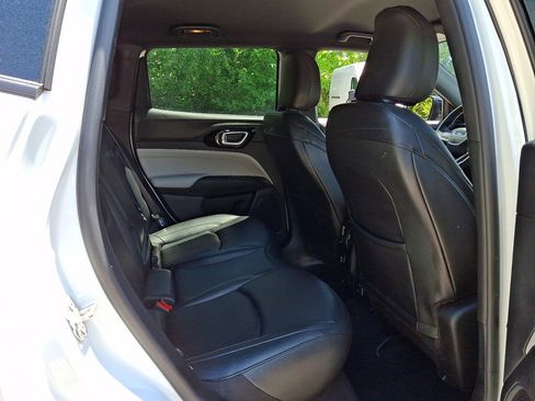 Used 2025 Jeep Compass Limited AWD/4WD image 15