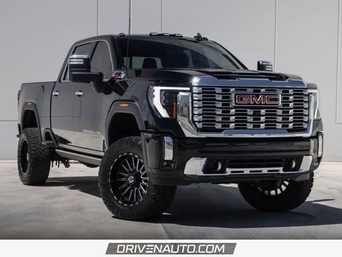 Used 2024 GMC Sierra 3500 Denali w/ Technology Package AWD/4WD image 1
