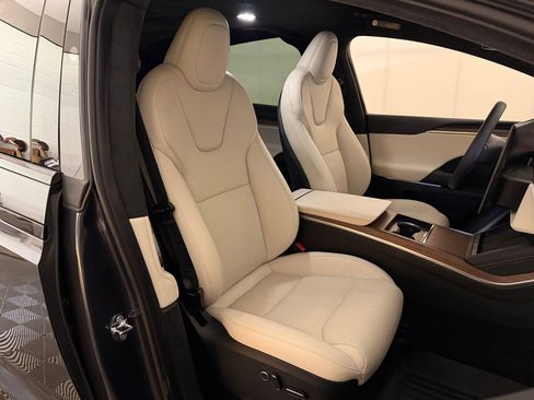 Used 2024 Tesla Model X image 29