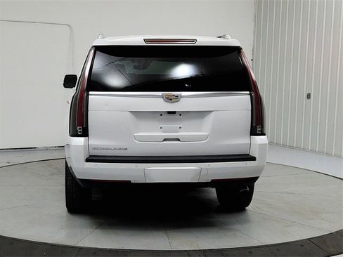 Used 2020 Cadillac Escalade Luxury image 6
