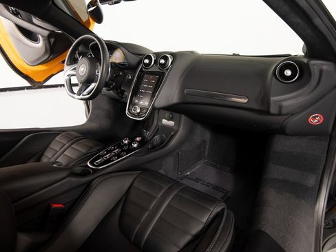 Used 2025 McLaren GTS image 27