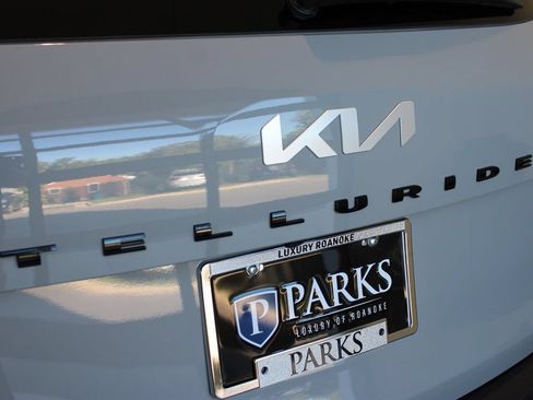 Used 2022 Kia Telluride EX w/ EX Premium Package AWD/4WD image 37