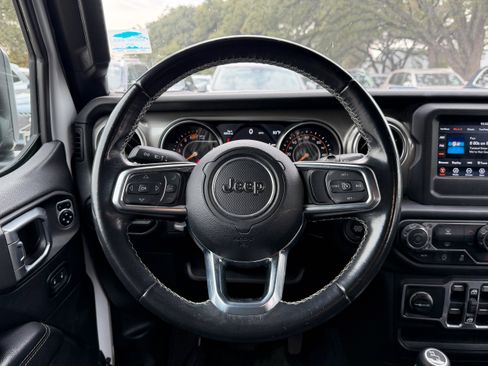 Used 2019 Jeep Wrangler Unlimited Sahara image 13