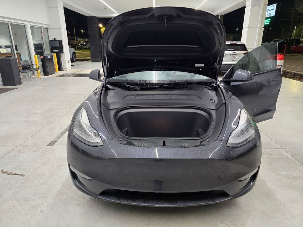 Used 2024 Tesla Model Y Long Range AWD/4WD image 12
