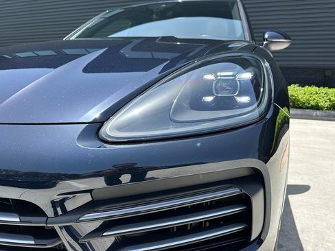 Certified 2022 Porsche Cayenne AWD/4WD image 9