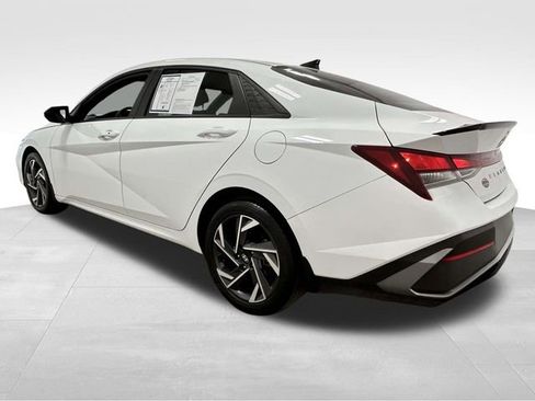 Used 2025 Hyundai Elantra Sport FWD image 5
