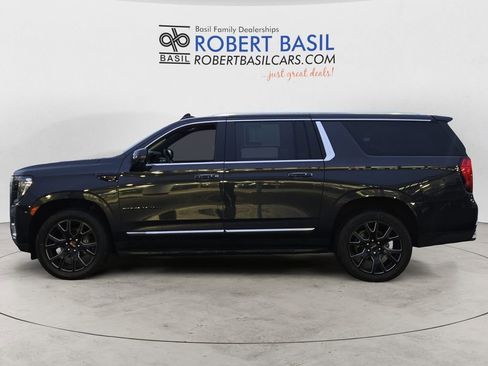 Used 2023 GMC Yukon XL Denali image 2