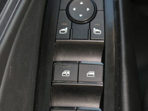 Used 2024 Nissan Rogue S AWD/4WD image 19