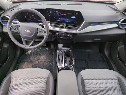 Certified 2025 Chevrolet Trax LT image 16