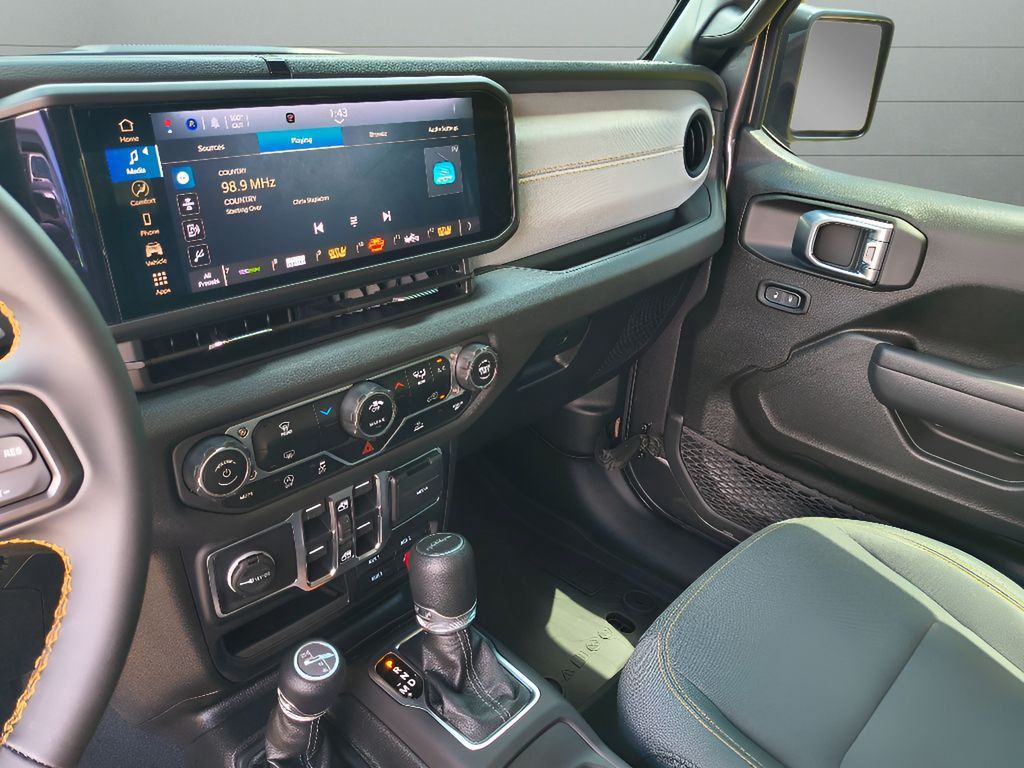 Used 2024 Jeep Gladiator Sport AWD/4WD image 16