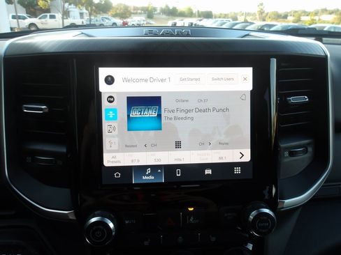 New 2026 RAM 1500 4x4 Crew Cab image 18