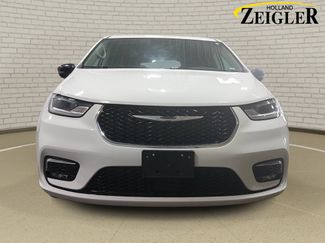 Used 2024 Chrysler Pacifica Touring-L FWD video 2