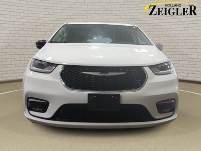 Used 2024 Chrysler Pacifica Touring-L