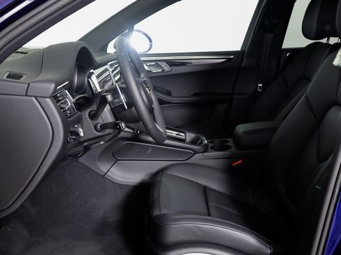 Used 2025 Porsche Macan image 5