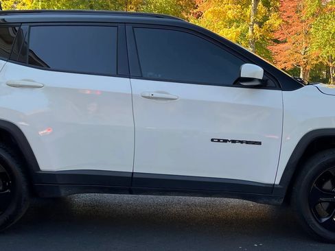 Used 2018 Jeep Compass Latitude AWD/4WD image 5