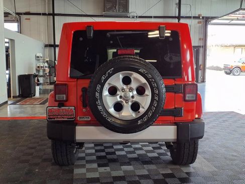 Used 2013 Jeep Wrangler Unlimited Sahara AWD/4WD image 5