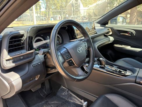 Used 2025 Toyota Crown XLE image 30