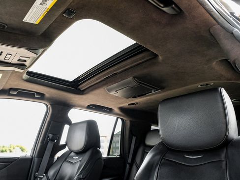 Used 2017 Cadillac Escalade Platinum image 6