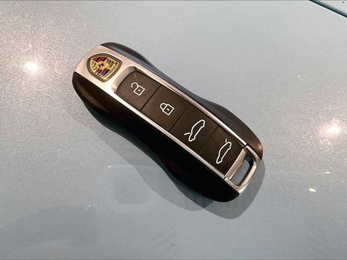 Used 2020 Porsche Taycan Turbo S image 35