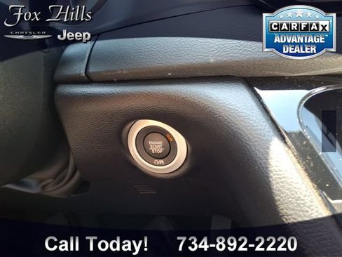 Used 2026 Chrysler Pacifica Select FWD image 25