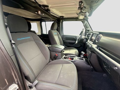 Used 2022 Jeep Wrangler Unlimited Rubicon 4xe w/ Cold Weather Group AWD/4WD image 33