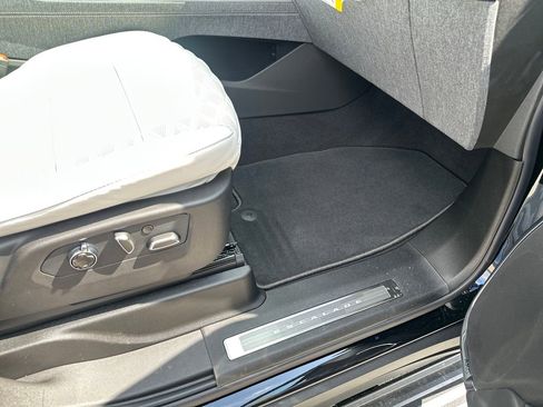 New 2026 Cadillac Escalade Platinum Sport w/ LPO, ONYX Package image 43