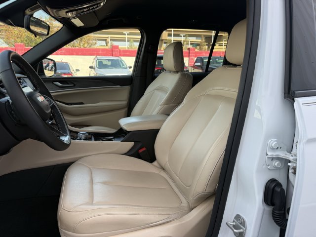 Used 2024 Jeep Grand Cherokee Limited AWD/4WD image 25