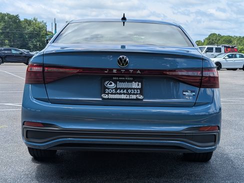 Used 2025 Volkswagen Jetta SE w/ Sunroof Package FWD image 8