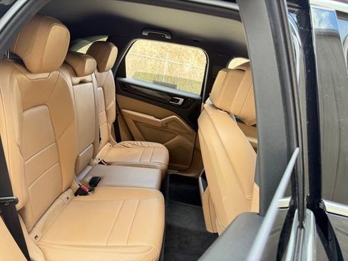 Used 2019 Porsche Cayenne image 31