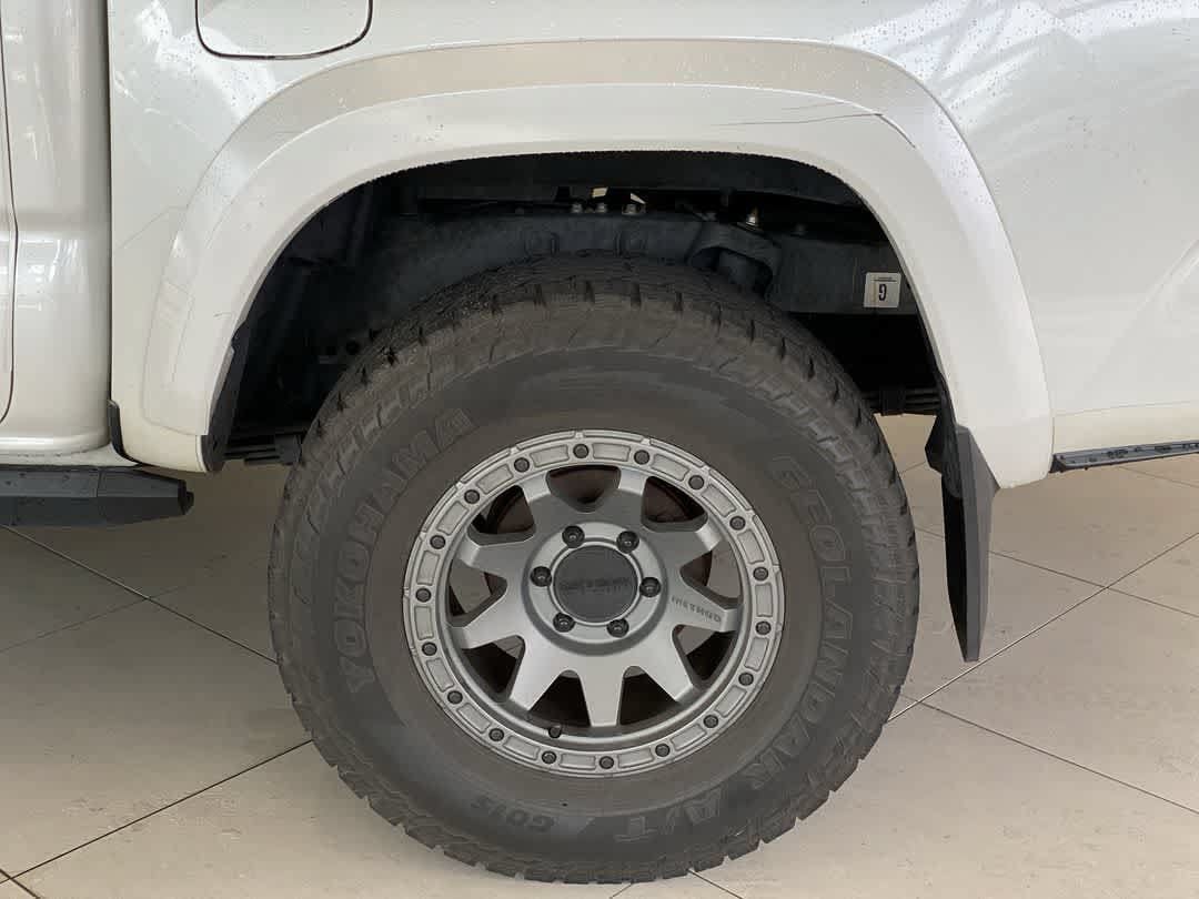 Used 2021 Toyota Tacoma Limited AWD/4WD image 13