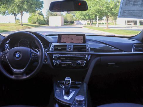 Used 2018 BMW 330i xDrive Sedan AWD/4WD image 25