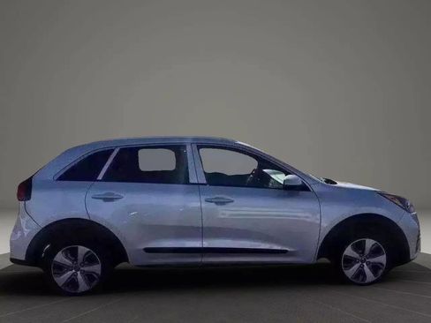 Used 2020 Kia Niro LX image 10