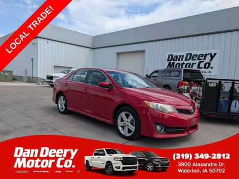 Used 2014 Toyota Camry SE FWD image 1