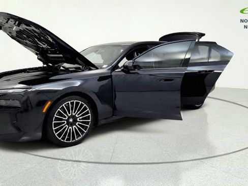Used 2025 BMW i7 xDrive60 w/ Executive Package RWD image 14