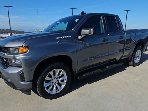 Used 2020 Chevrolet Silverado 1500 Custom w/ Custom Value Package RWD image 4