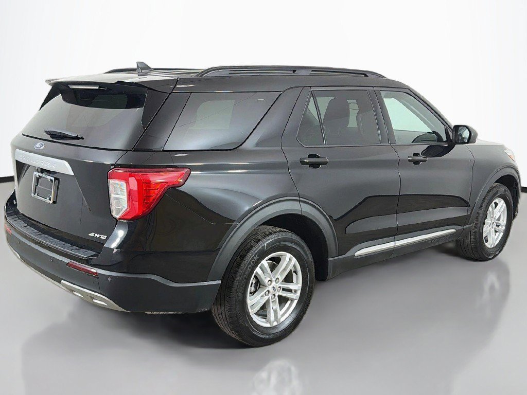 Used 2024 Ford Explorer XLT w/ Equipment Group 202A AWD/4WD image 11