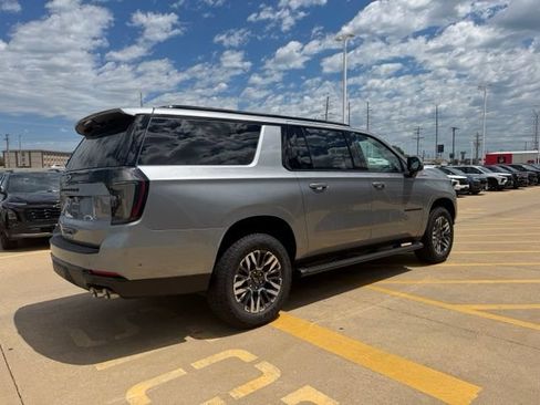 New 2026 Chevrolet Suburban Z71 w/ Comfort Package AWD/4WD image 5