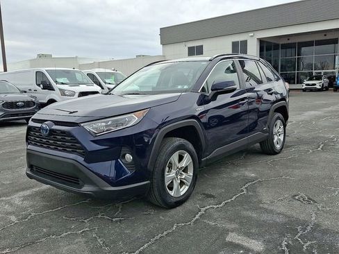 Used 2021 Toyota RAV4 XLE w/ Convenience Package image 3