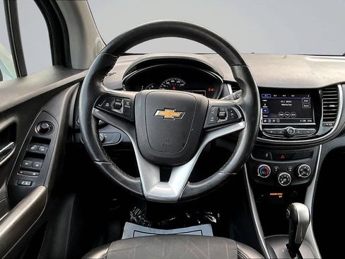 Used 2018 Chevrolet Trax LT w/ LT Convenience Package FWD image 8