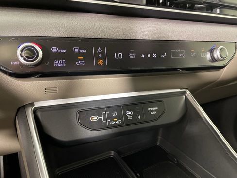 New 2026 Kia Carnival EX image 33