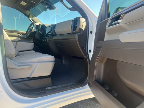 Used 2025 Chevrolet Silverado 1500 LT image 19