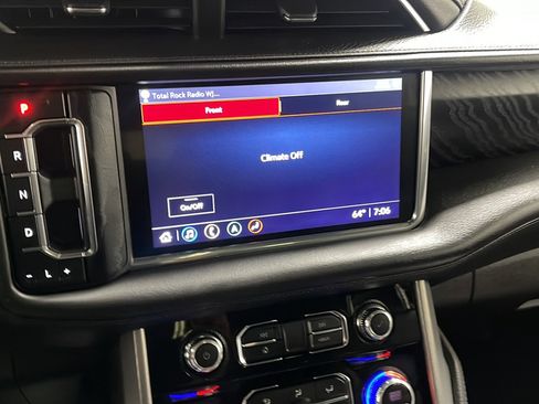 Used 2021 GMC Yukon Denali w/ Denali Premium Package AWD/4WD image 8