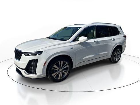 Used 2024 Cadillac XT6 Premium Luxury w/ Technology Package FWD image 3