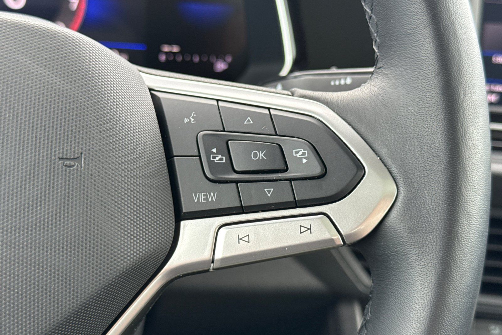 Used 2024 Volkswagen Jetta SE w/ Panoramic Sunroof Package FWD image 25