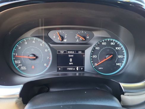 Used 2023 Chevrolet Traverse LS image 17