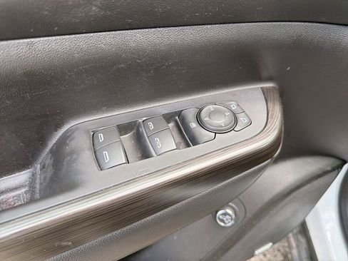 Used 2023 GMC Acadia SLT FWD image 12